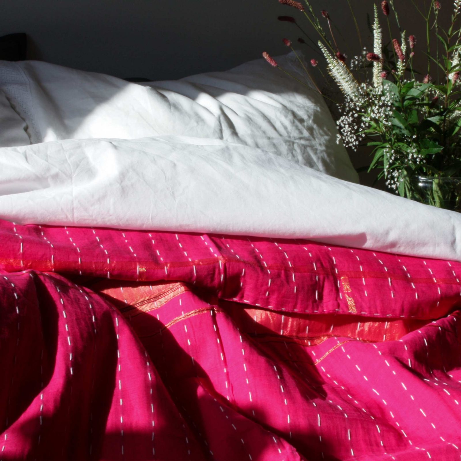 Indiskt överkast - bedcover - filt - pläd - rosa - inredning i sovrum