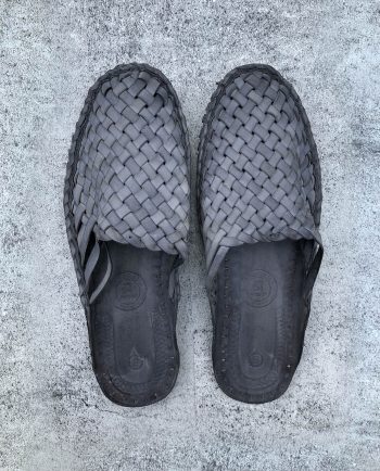 Indiska tofflor i läder - grå